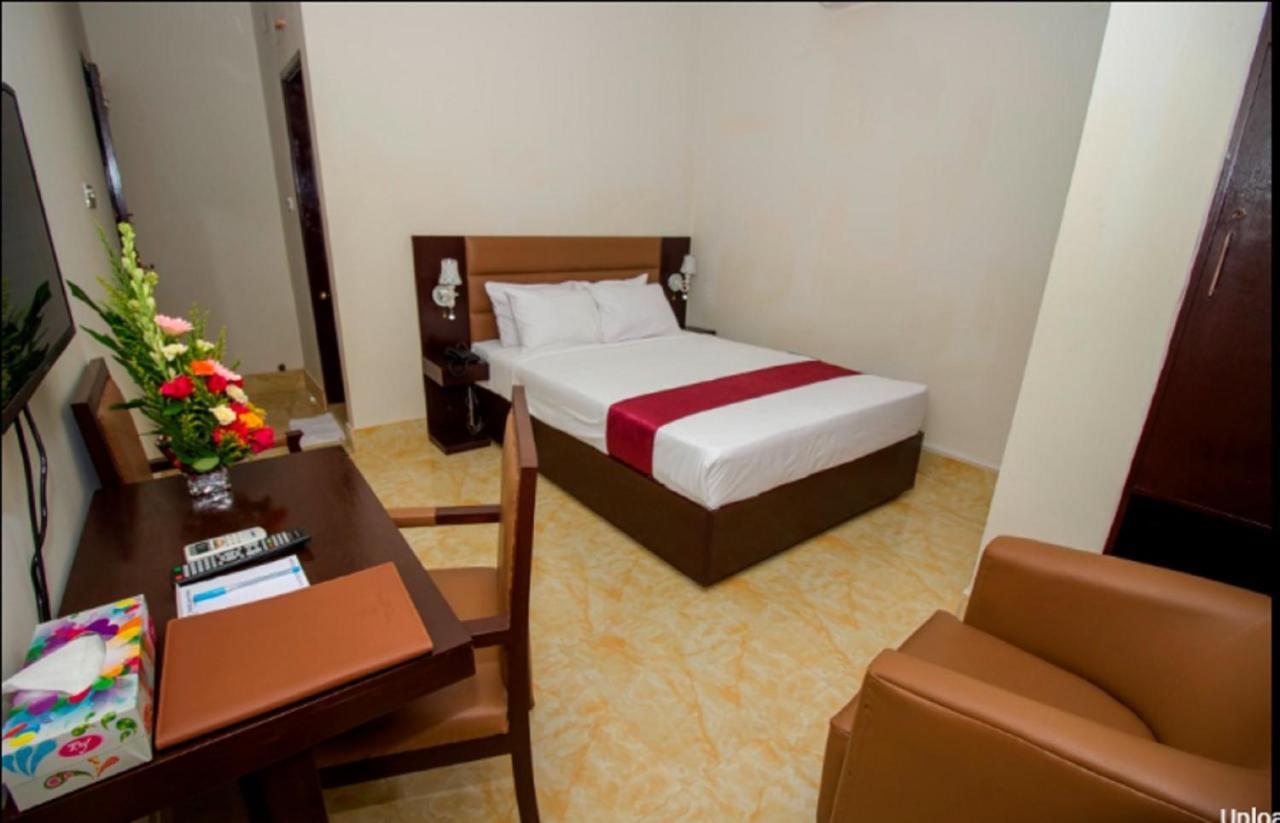 Hotel Gulshan Lake View Dhaka Buitenkant foto